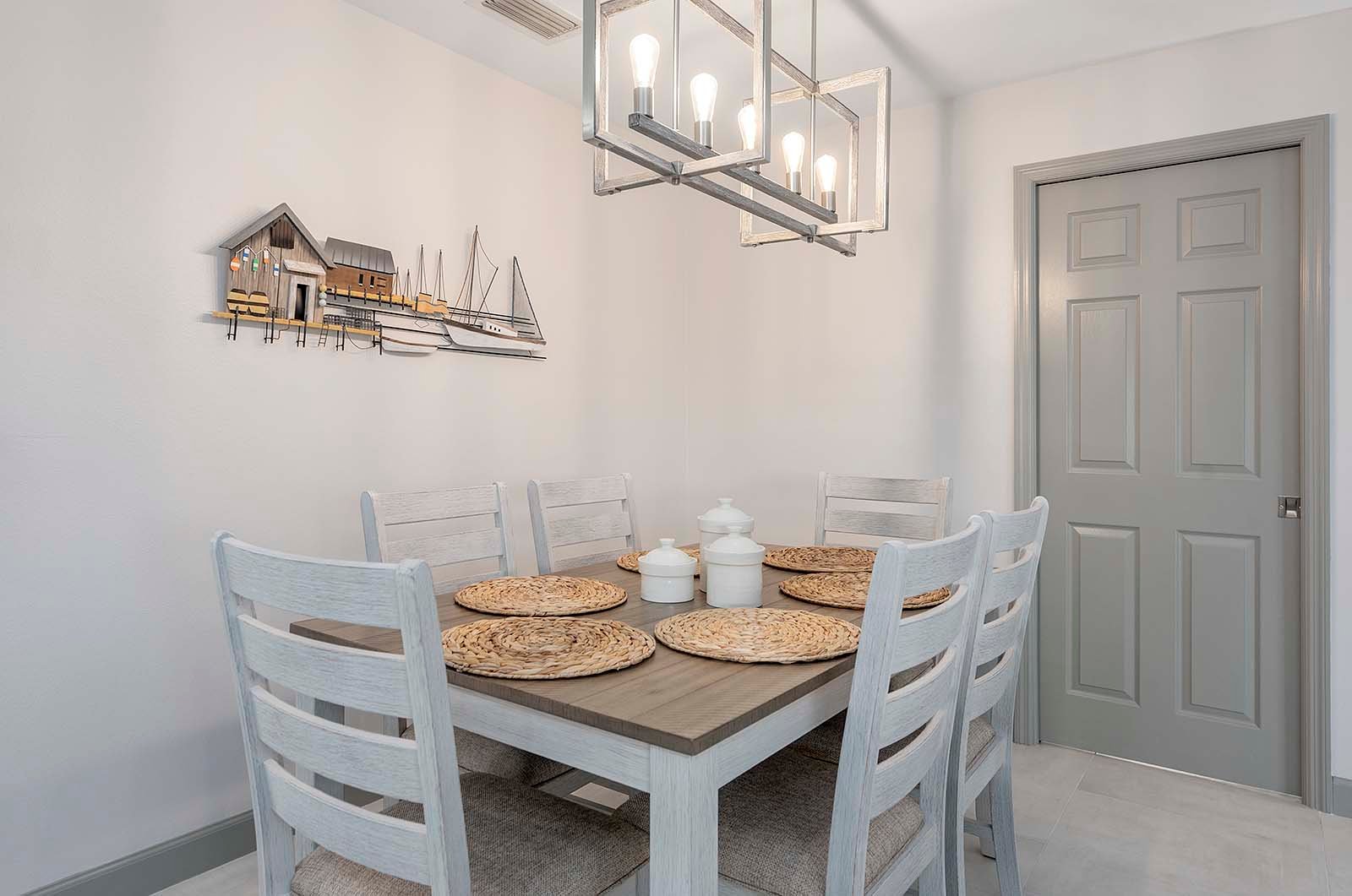 Beheizter Pool mit Lanai und Blick auf den Kanal.