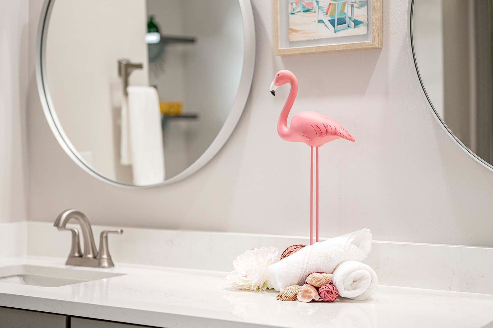 Beheizter Pool mit Lanai und Blick auf den Kanal.