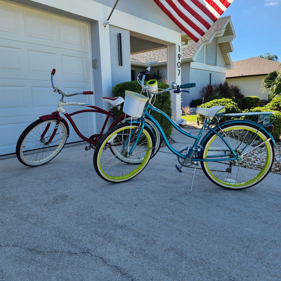 Beheizter Pool mit Lanai und Blick auf den Kanal.