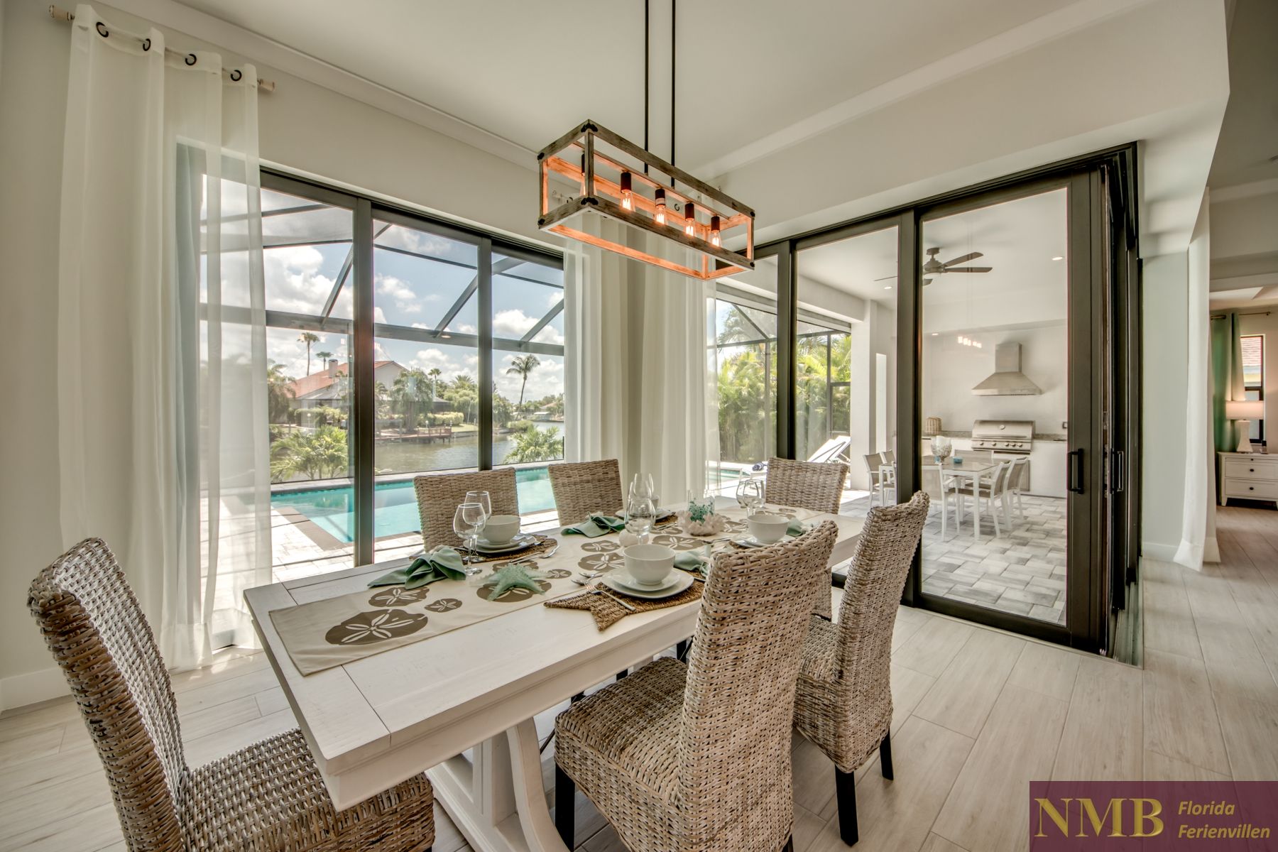 Bella Luna 17 Dining