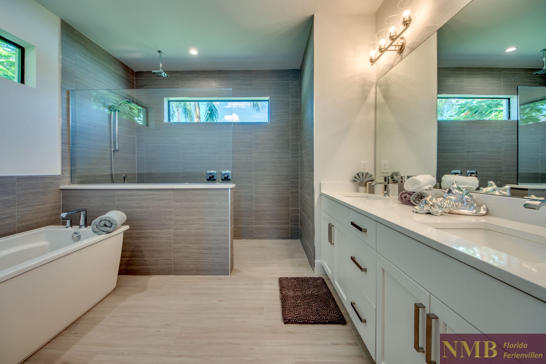 Bella Luna 33 Master Bathroom