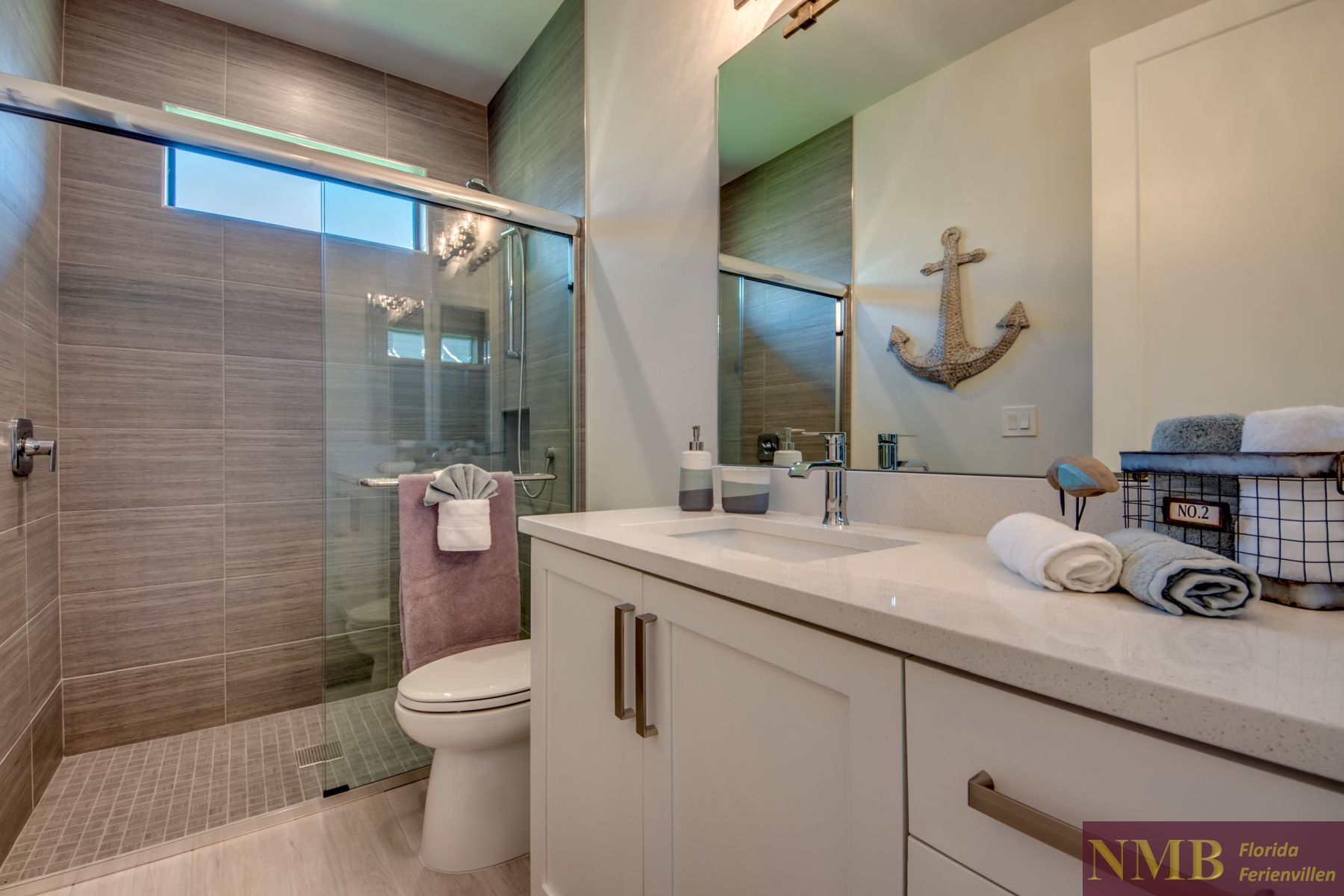 Bella Luna 44 Guest Bathroom