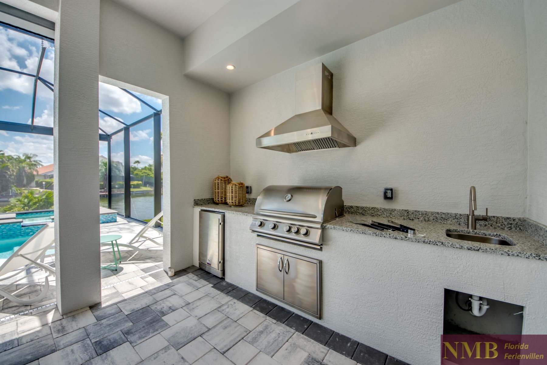 Bella Luna 51 Lanai Kitchenette