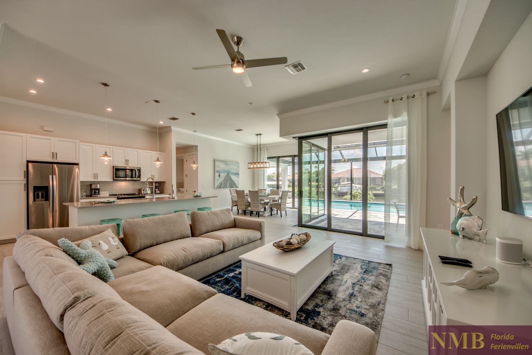 Bella Luna 7 Family Room