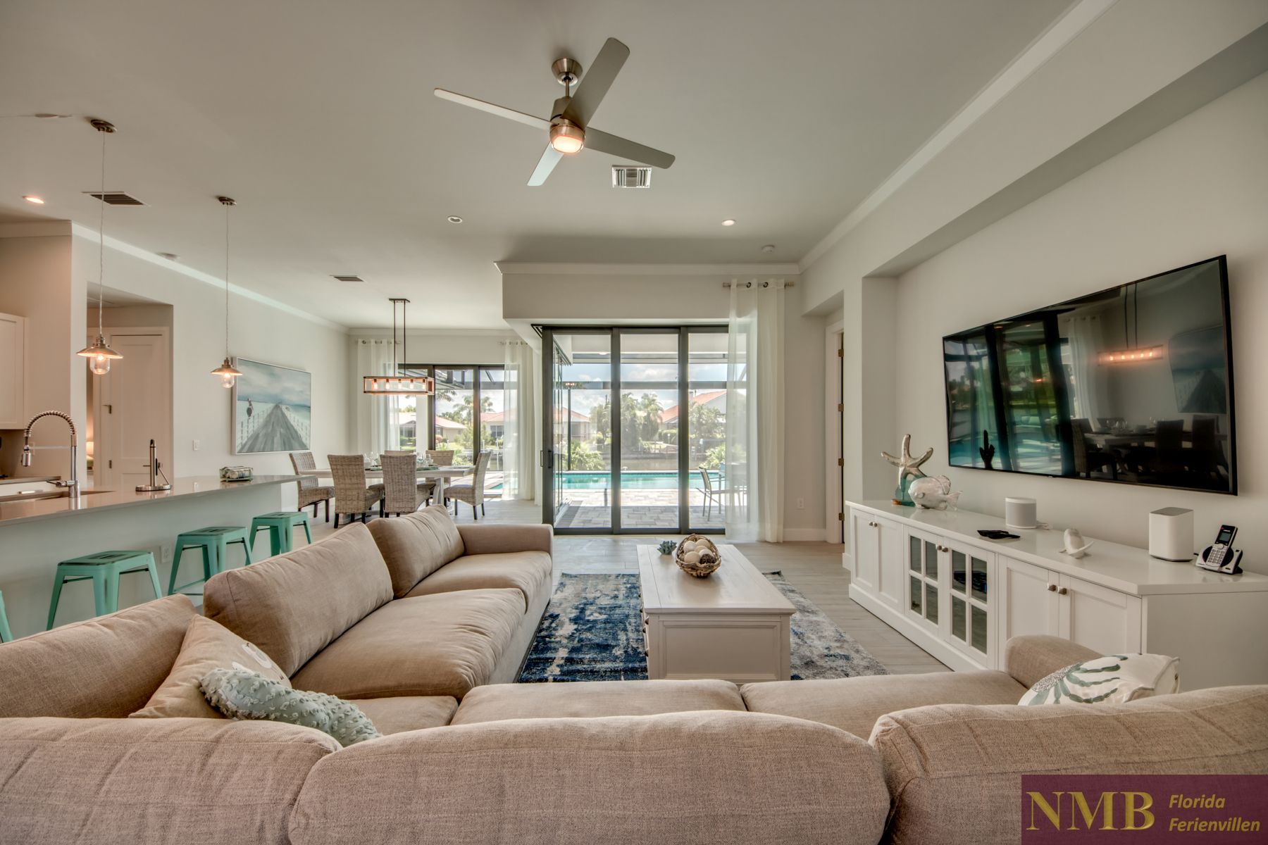 Bella Luna 8 Family Room