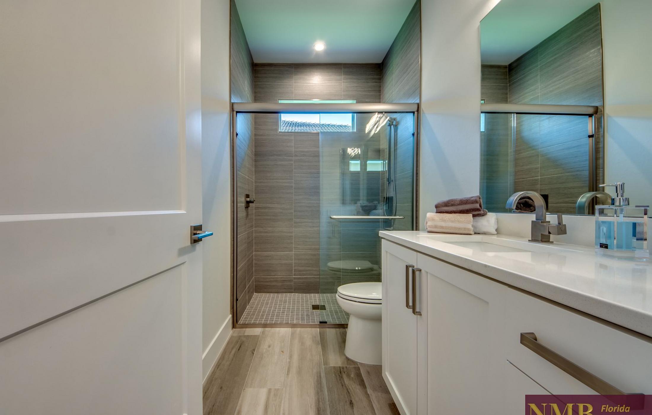 Ferienhaus Aquamarine 35 Guest Bathroom