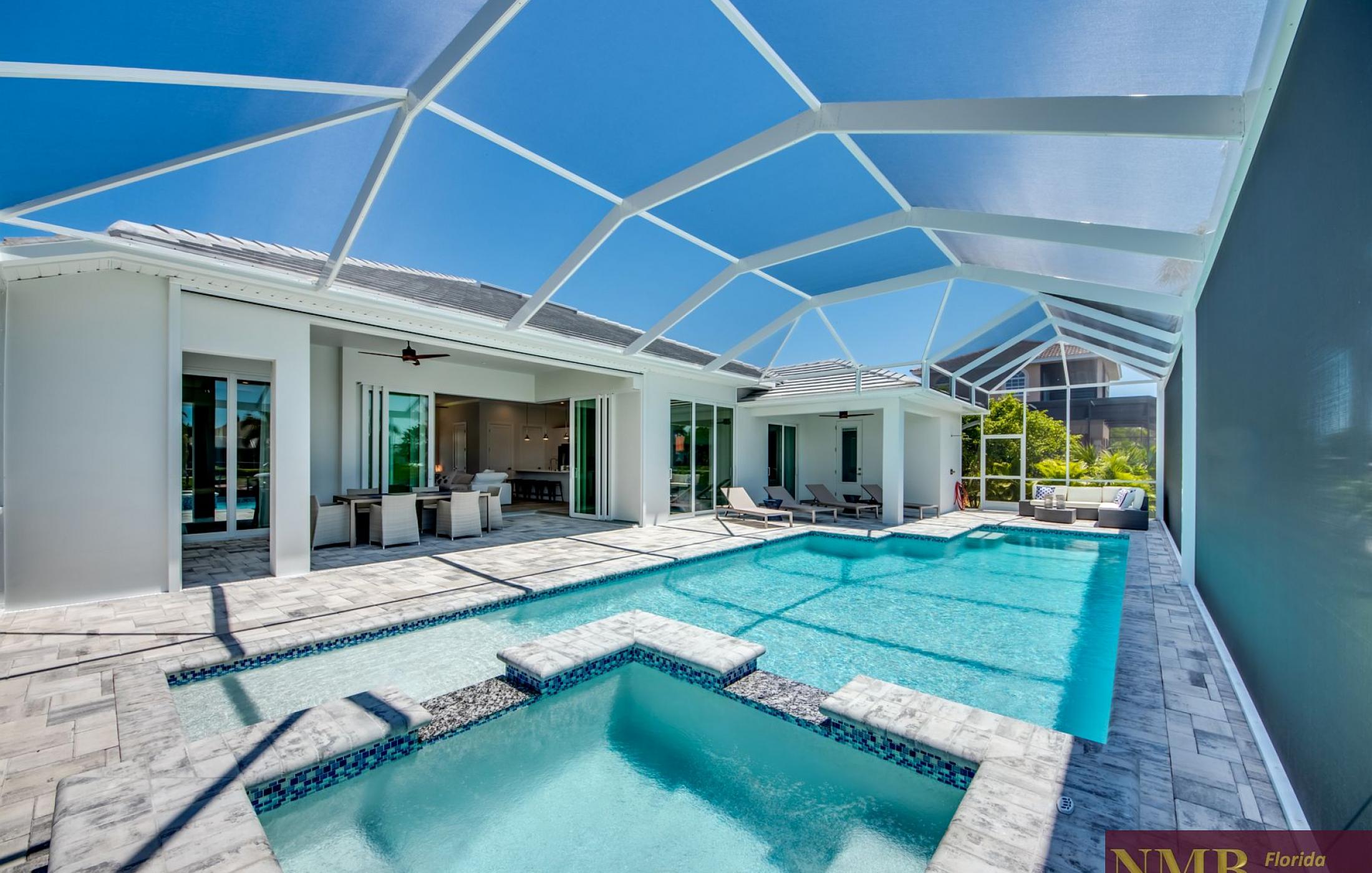 Ferienhaus Aquamarine 55 Pool Hot Tub