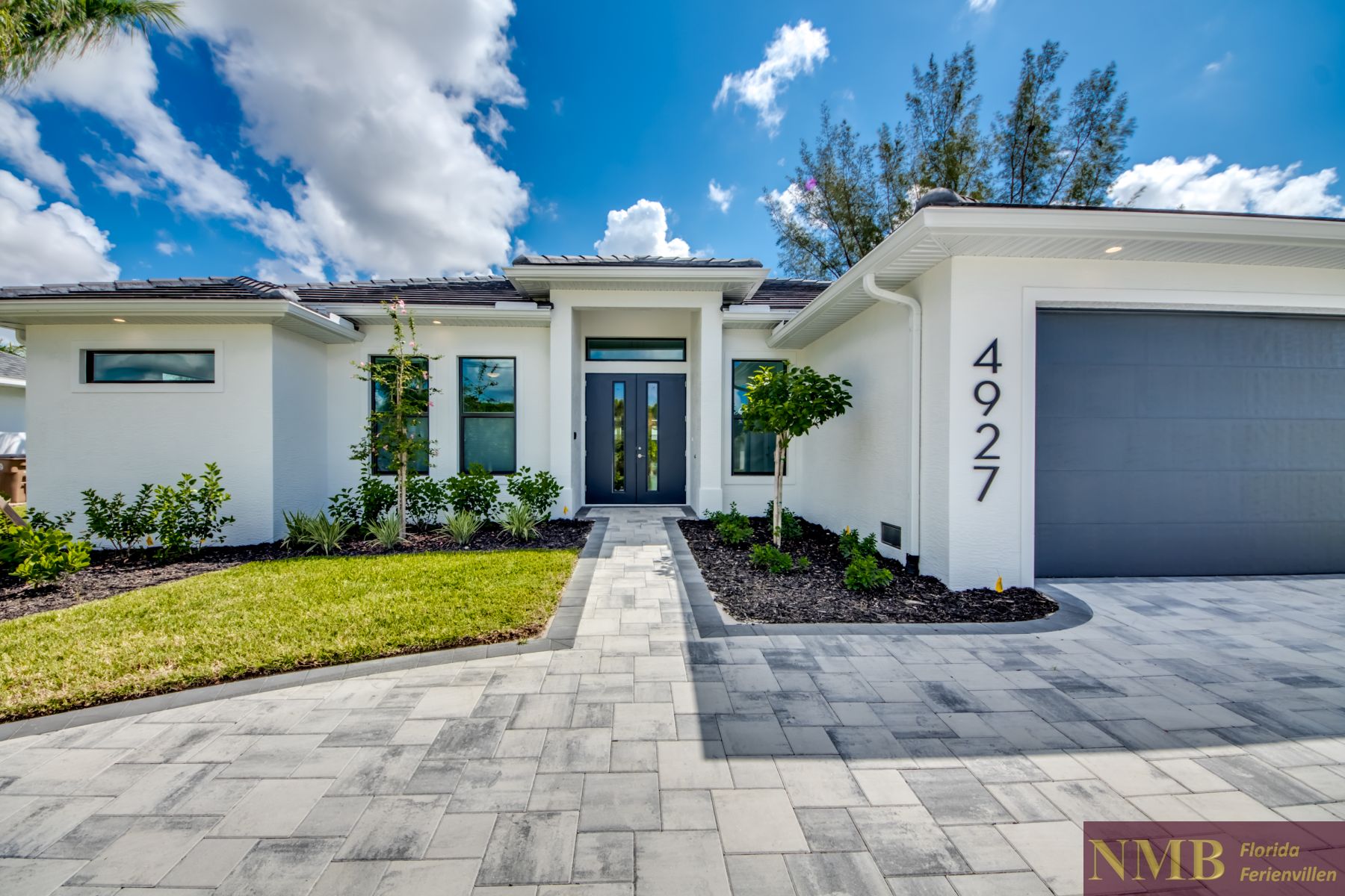 Ferienhaus Cape Coral Pink Lemonade 3 Front of Villa