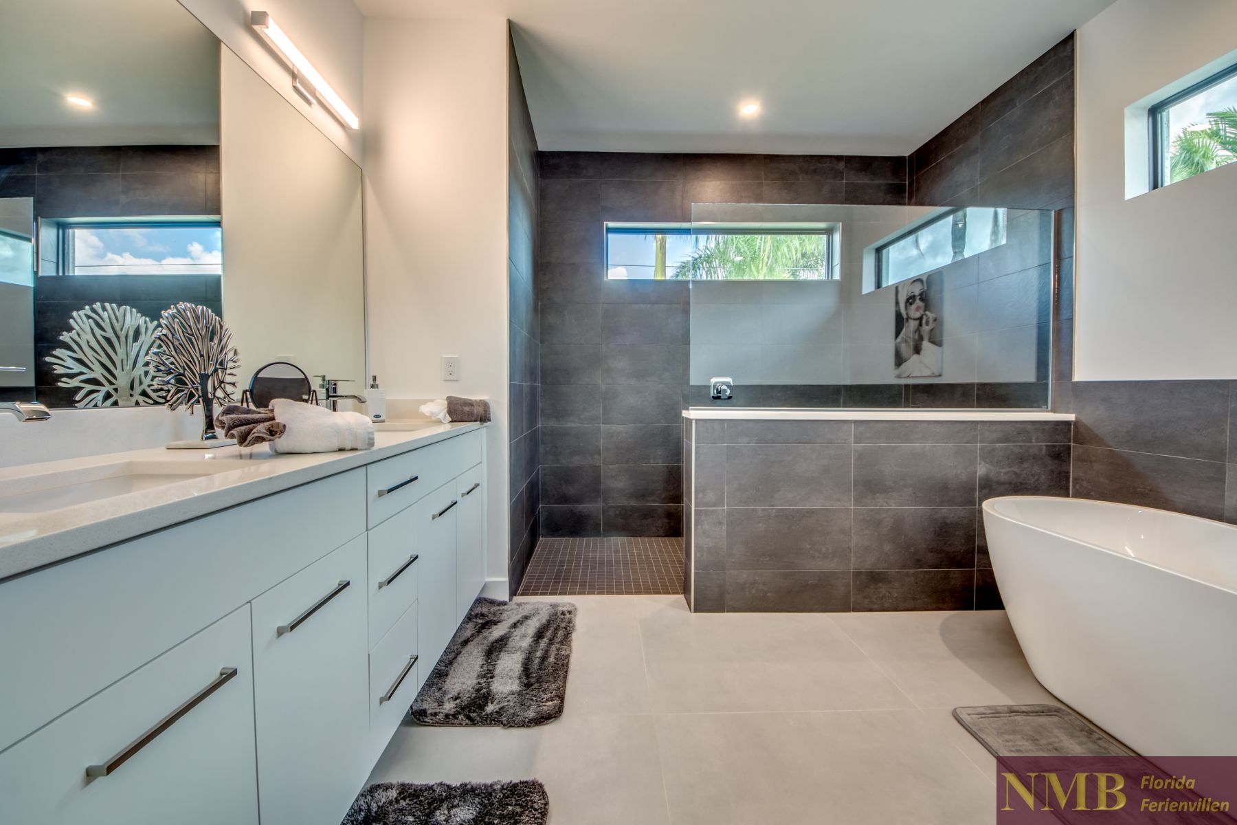 Ferienhaus Cape Coral Pink Lemonade 33 Master Bathroom