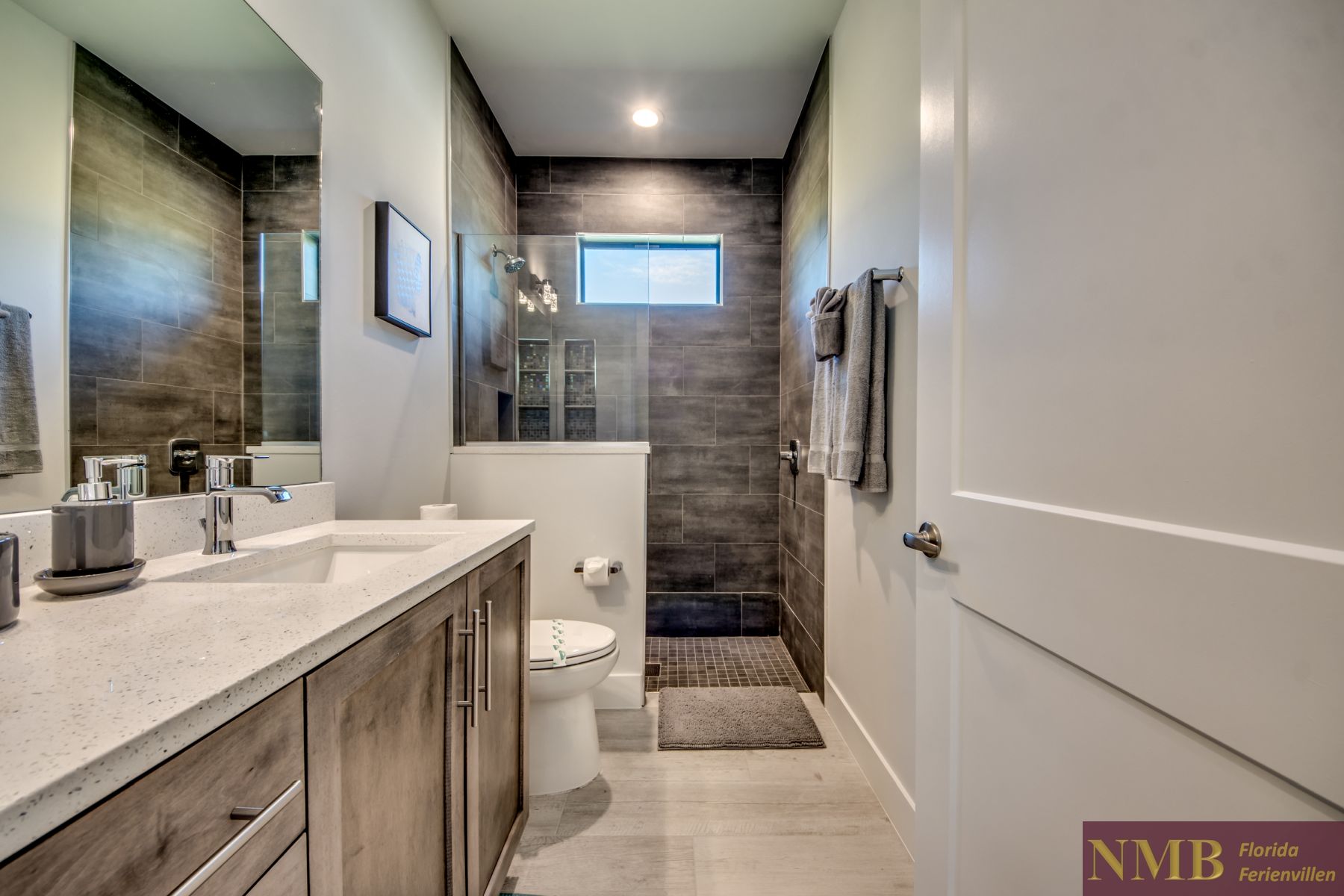 Ferienhaus Cape Coral White Shell 51 Guest Bathroom