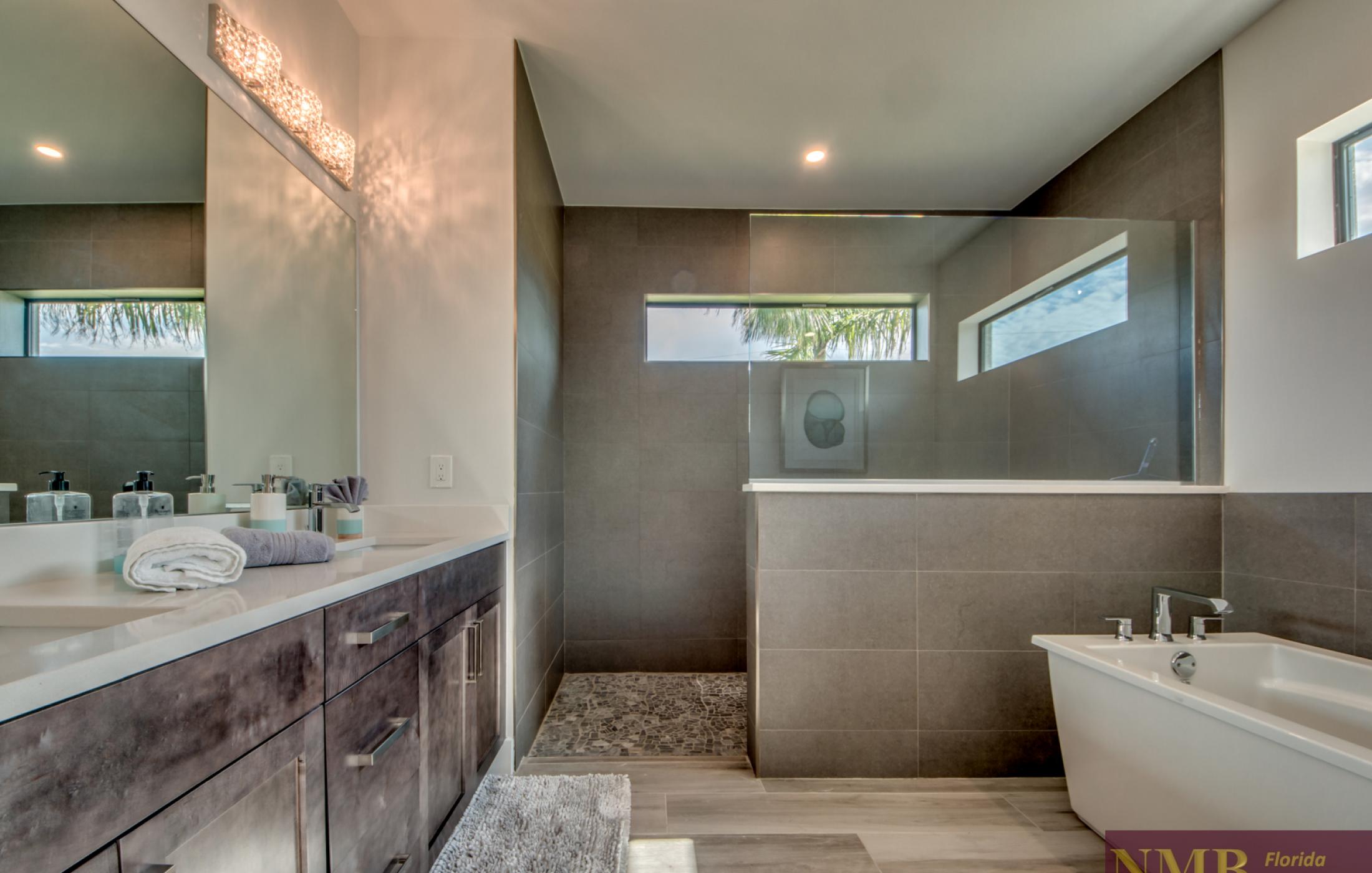 Ferienhaus Chamo Cape Coral 39 Master Bathroom