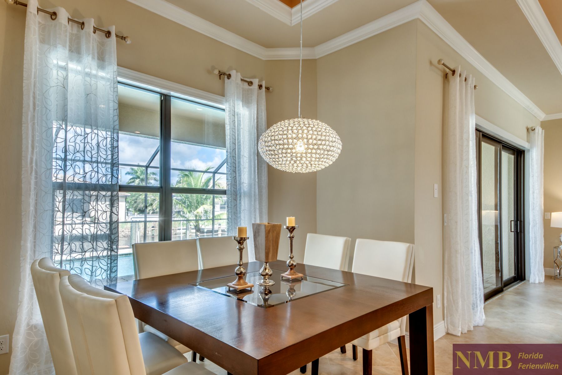 Ferienhaus Mayflower Dining Room 1