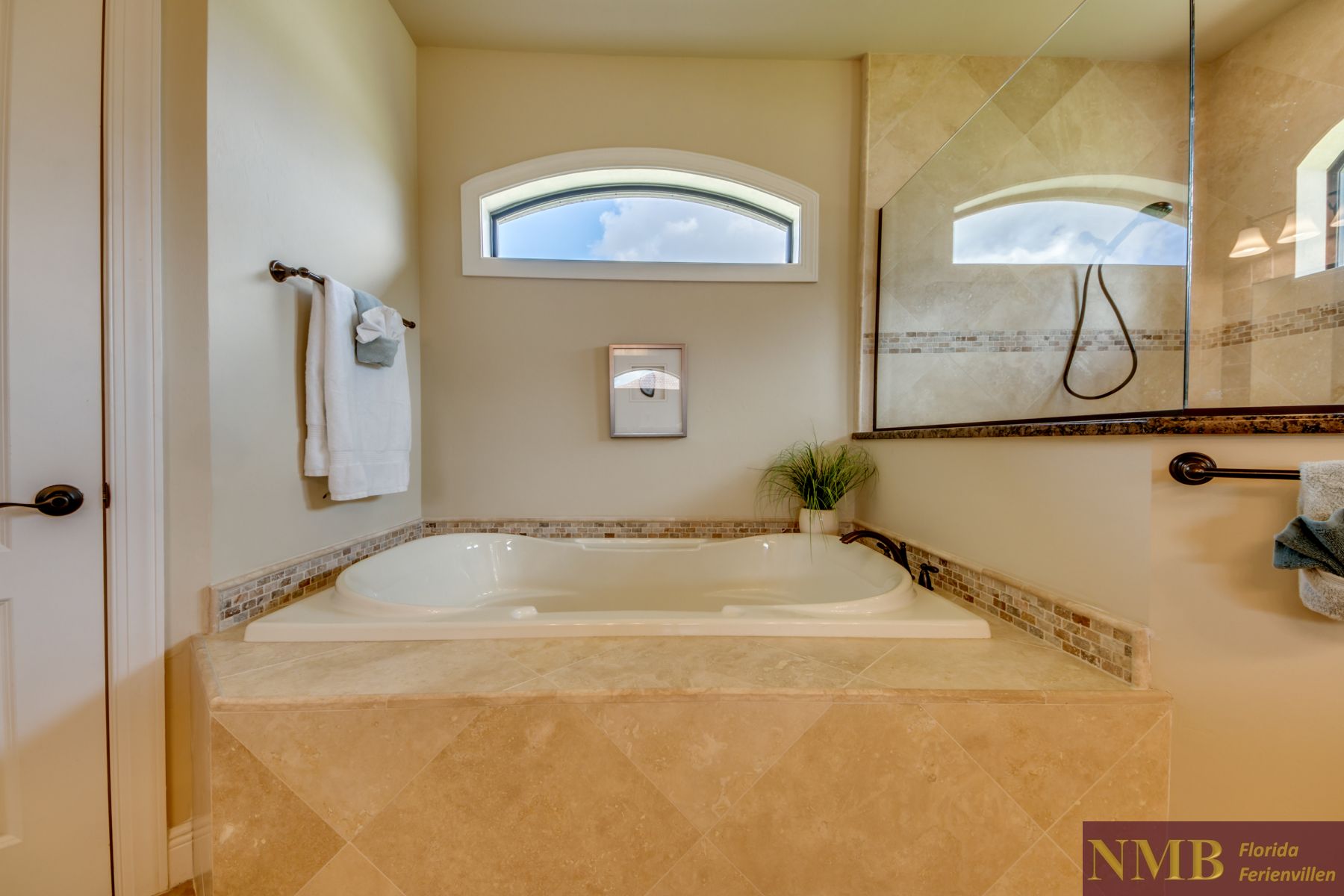 Ferienhaus Mayflower Master Bathroom 1