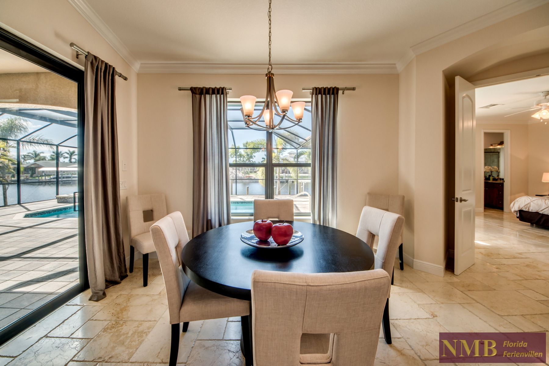 Ferienhaus Royal Residence Dining Room