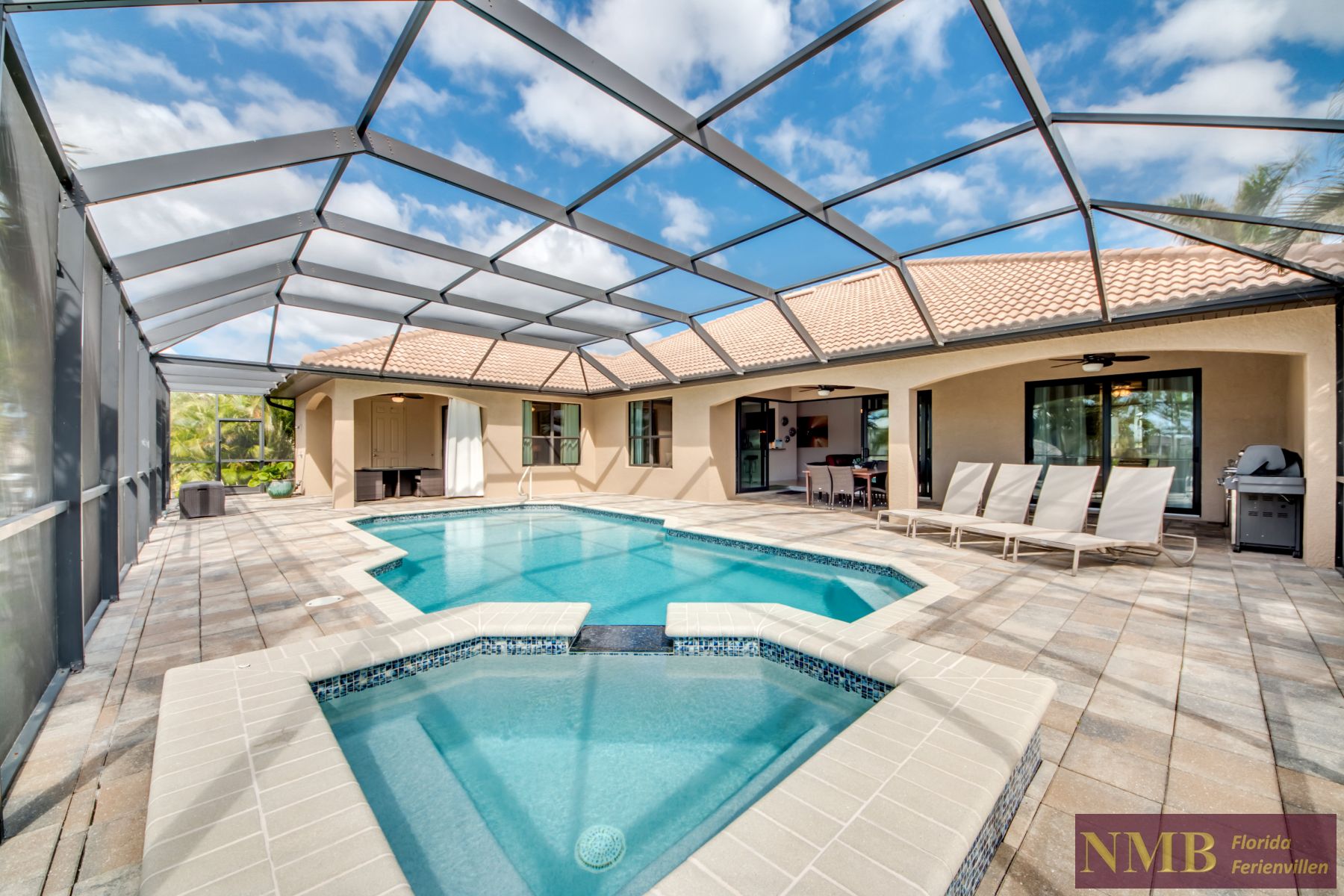 Ferienhaus Royal Residence Pool 2