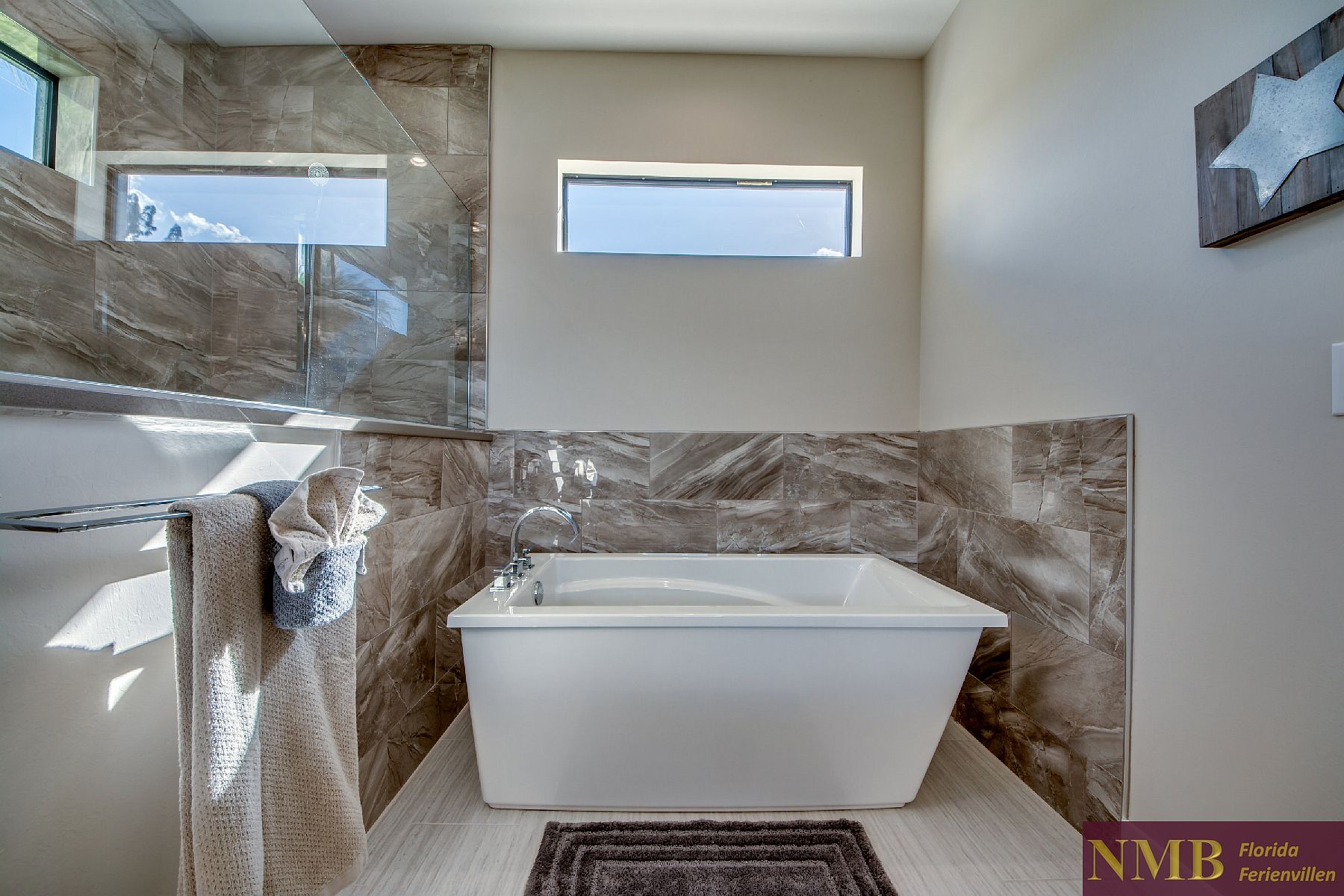 Ferienhaus Clifton Bay Master Bathroom 1