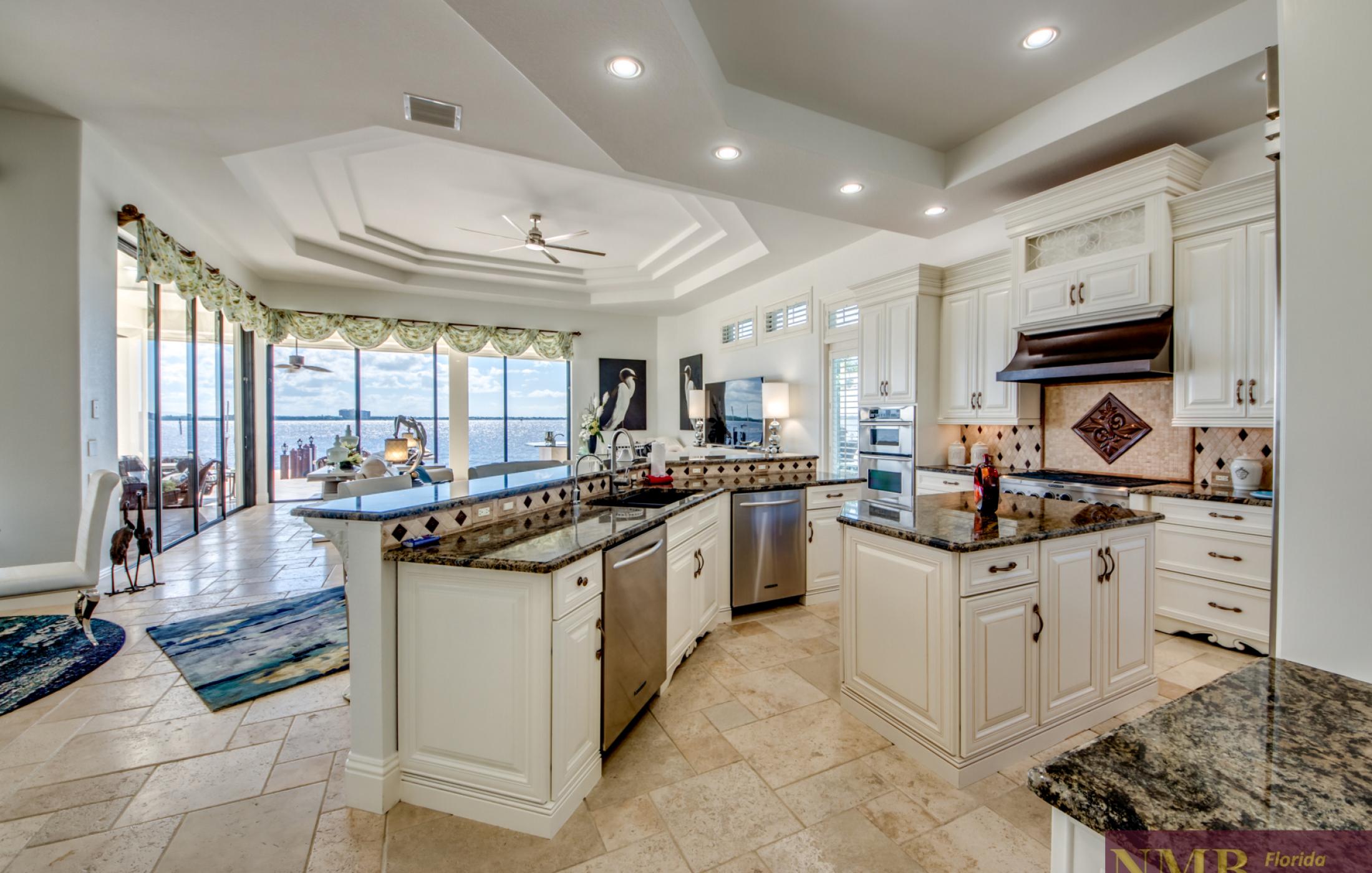 Luxus Villa Caloo 19 Kitchen