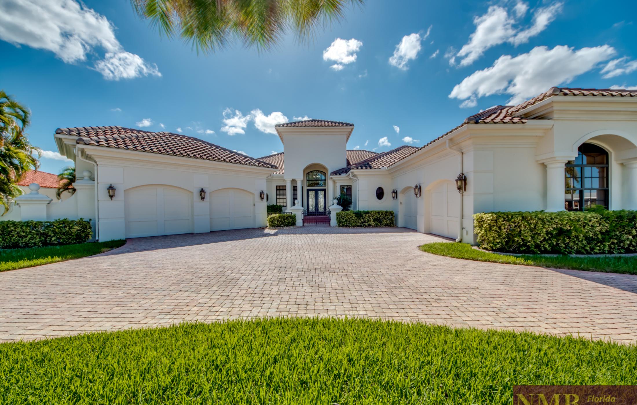 Luxus Villa Caloo 2 Front of Villa