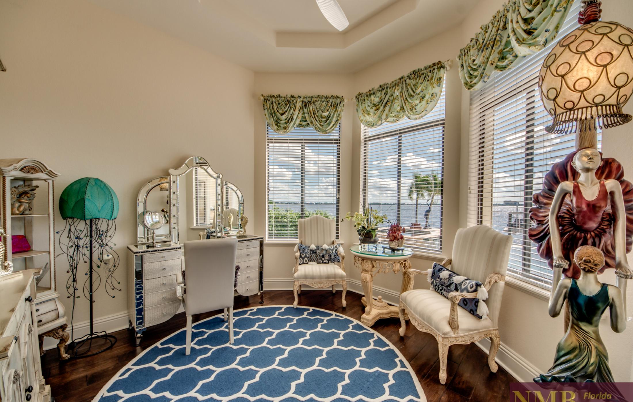 Luxus Villa Caloo 41 Master Sitting Room