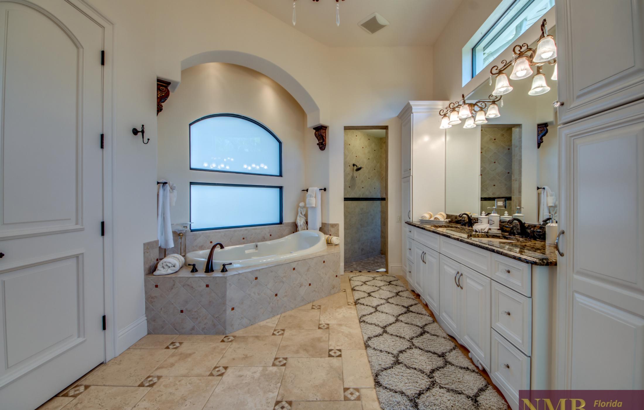 Luxus Villa Caloo 44 Master Bathroom