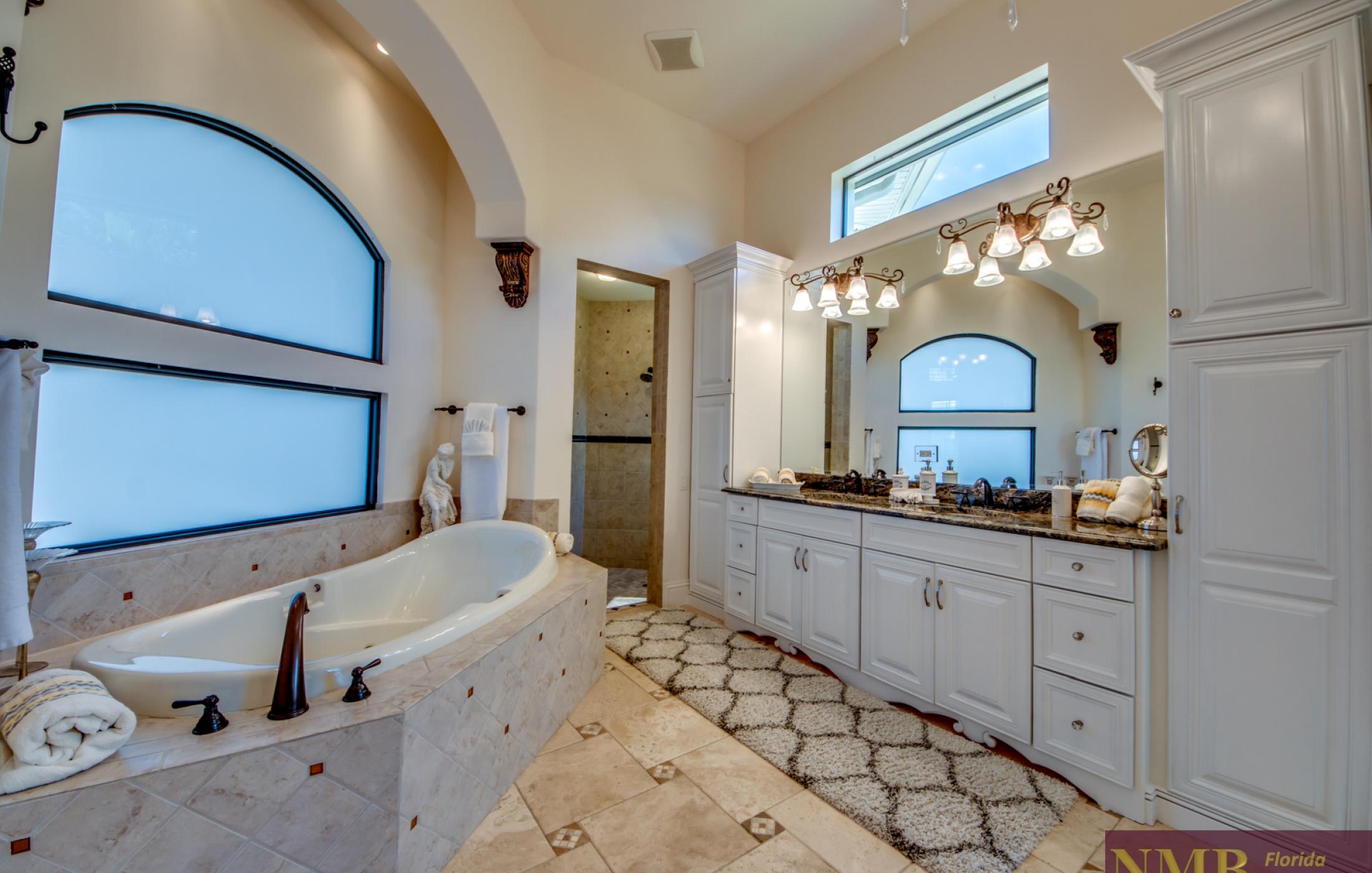 Luxus Villa Caloo 45 Master Bathroom