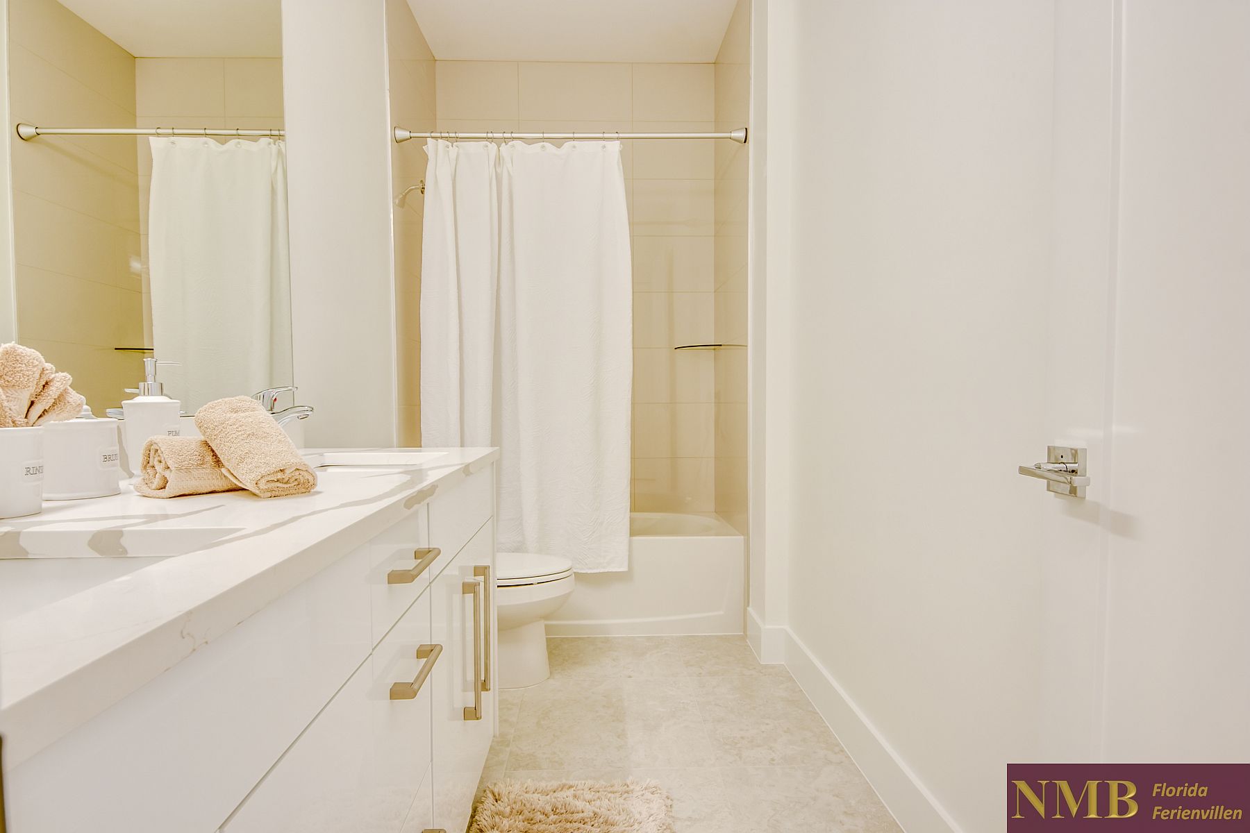 Pelican Bay 38 Guest Bathroom 2