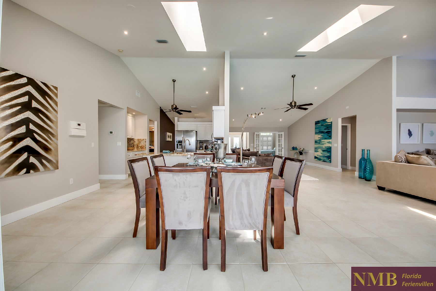 Vacation Rental River Pearl Dining Area 2