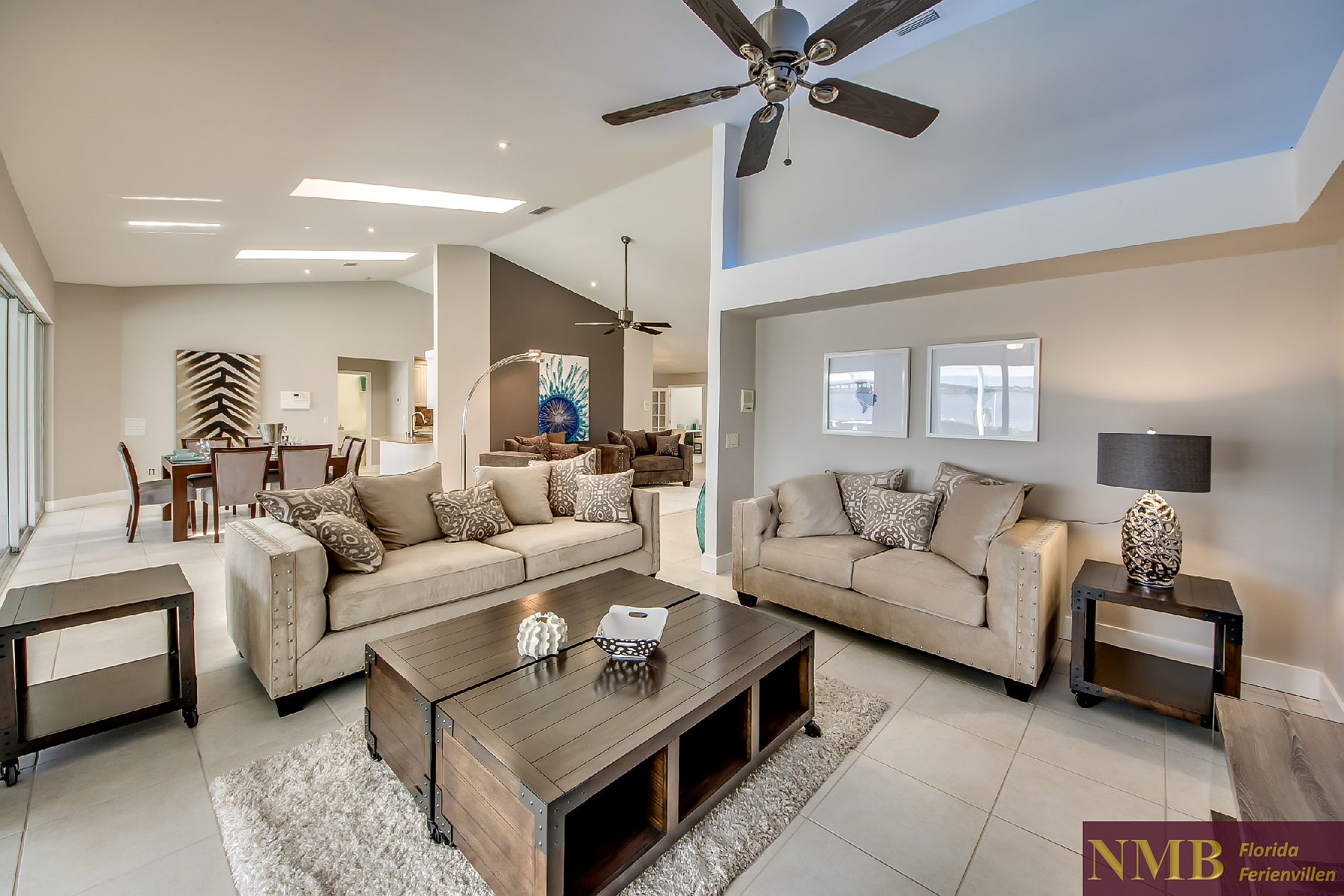 Vacation Rental River Pearl Family Room 2