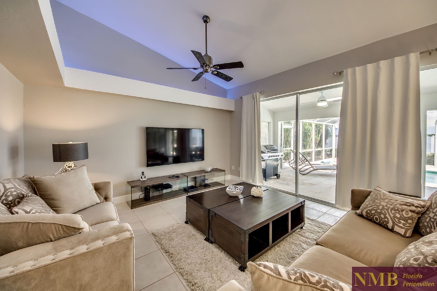 Vacation Rental River Pearl Family Room 4