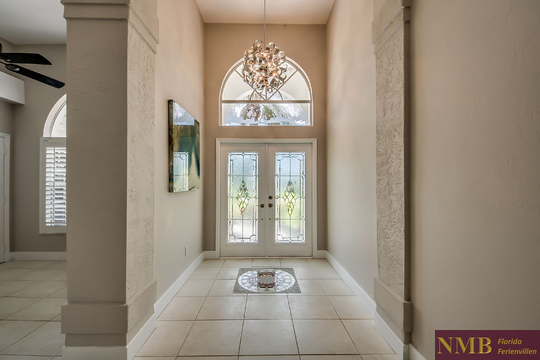 Vacation Rental River Pearl Foyer 1