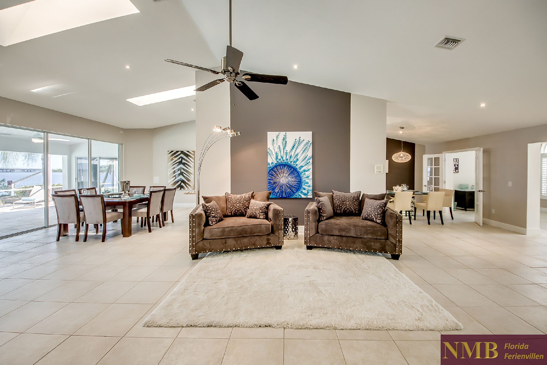 Vacation Rental River Pearl Living Room 1