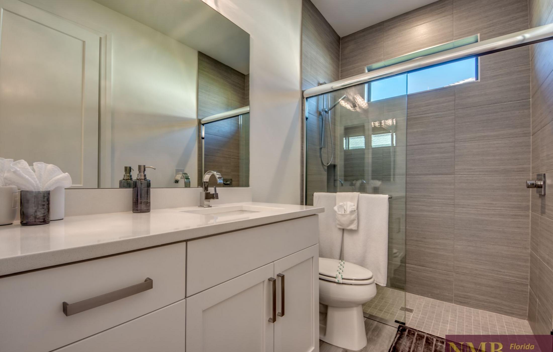 Ferienhaus Maverick 33 Guest Suite 1 Bathroom