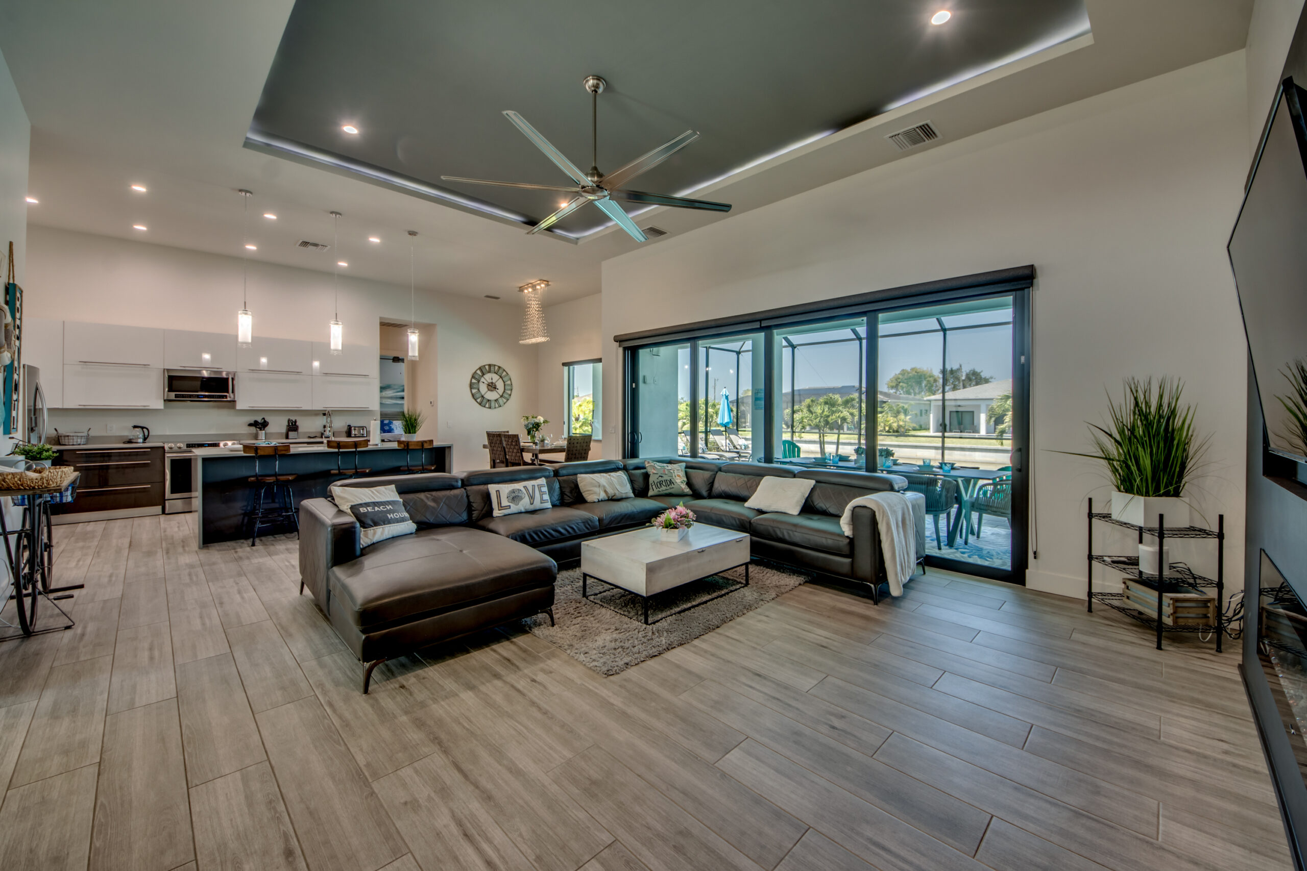 10 Family Room scaled