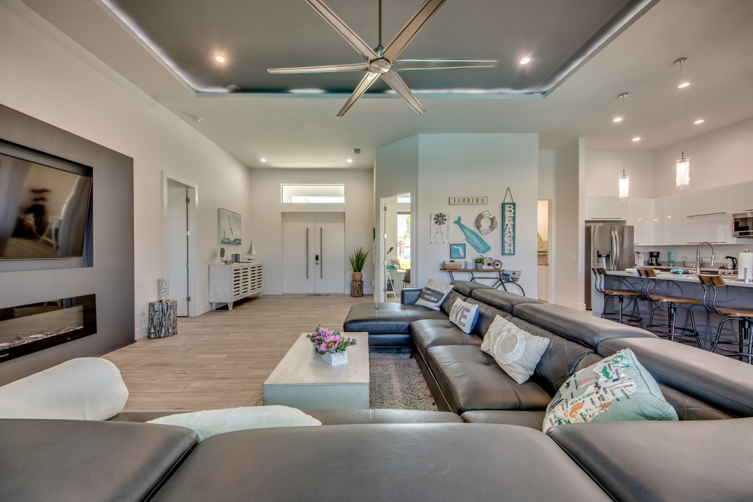 16 Family Room scaled