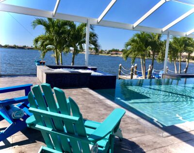 Luxuriöse Key West Style Seevilla mit gigantischem Poolbereich in bester Lage von Cape Coral